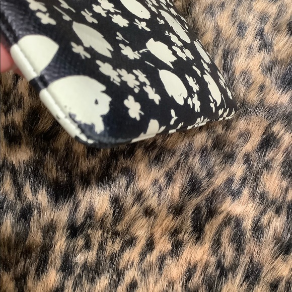 COACH FLORAL WRISTLET - Picture 7 of 10